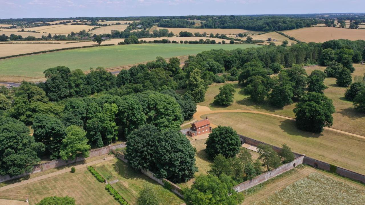 The Walled Garden At Woodhall Estate Hertford Kültér fotó