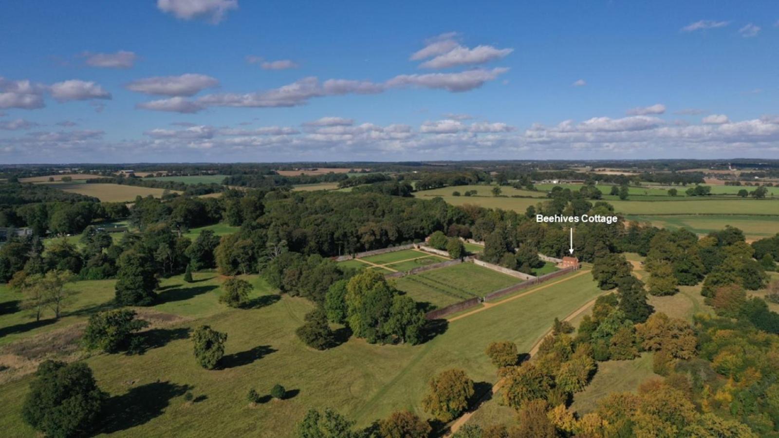 The Walled Garden At Woodhall Estate Hertford Kültér fotó